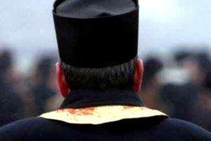 Preotul din Prahova acuzat că a tras de păr o elevă are dosar PENAL pentru purtare ABUZIVĂ