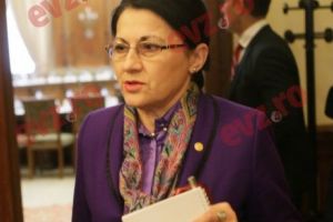 Surprizele Ecaterinei Andronescu pentru profesori. Ce prevede viitoarea OUG
