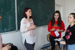 Caravana UMFST Târgu-Mureş, aflată în vizită la zeci de licee din ţară