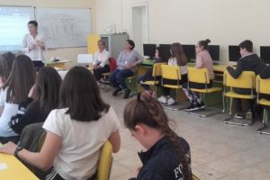 Copiii de la o şcoală din Timişoara au aflat cum să evite tentaţiile care le pun adolescenţa în pericol