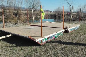 Pompieri plecaţi cu pluta… la propriu, pe Mureş