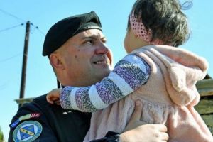 Jandarmul anului 2018 este plutonierul major Nicuşor Iancu, din Constanţa. A salvat de la moarte o fetiţă de 3 ani

