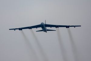 Un bombardier strategic american de tip B-52 a participat la activitati de antrenament in spatiul aerian al Romaniei