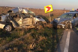 Accident rutier cumplit la iesire din Techirghiol catre Movilita, judetul Constanta. Doua autoturisme implicate. O persoana decedata (galerie foto) 