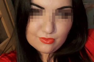 FOTO. „Afacerea” unei mămici din Satu Mare. Cerşeşte haine pe Facebook, iar apoi le vinde