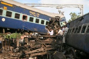 Ziua şi deraierea. Încă o locomotivă a sărit de pe şine