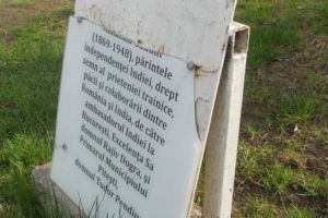 Panoul lui GANDHI din Expo Parc, DISTRUS!