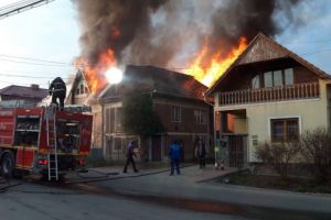 FOTO: Incendiu în Corunca!