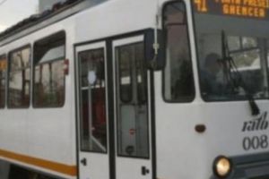 Breaking News. Cea mai circulată linie de tramvai din Capitală, blocată complet. Accident grav