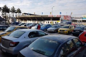 Parcare supraterană la sediul Primăriei Suceava