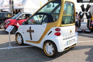 Două papamobile „Dacia” pentru Papa Francisc?
