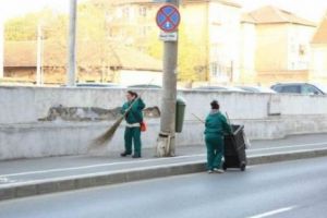 După jumătate de an la Timişoara se face din nou curăţenie stradală