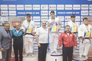 FOTO: Medaliat cu aur şi premiant, Răzvan Mircea (LPS-CSȘ Alba Iulia), campion naţional la judo Under 14