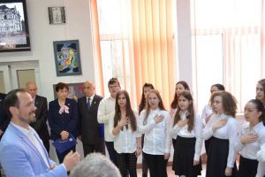 Ziua Portilor Deschise la Prefectura Valcea. Elevii Liceului de Arte, aplauze la scena deschisa!