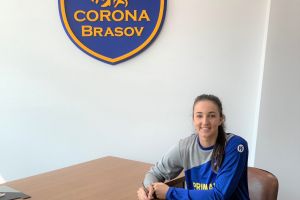 Eliza Buceschi şi-a prelungit contractul cu Corona Braşov