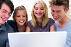 Serviciile de streaming generează aproape jumătate din încasările din industria muzicală