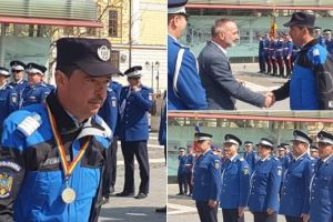 FOTO/ VIDEO: Medalie de onoare pentru un jandarm montan din Alba, după ce a salvat doi turişti rătăciţi pe munte. Cinci jandarmi înaintaţi în grad, de Ziua Jandarmeriei Române