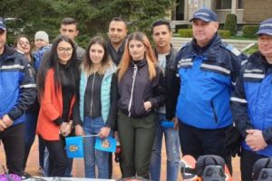 Tinerii din Călineşti au participat la parada Jandarmeriei