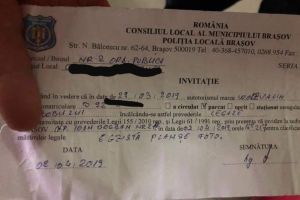 Poliţist de pomină, în Braşov: I-a spus unui şofer de „Wollvagin” că „egzistă plamşe foto” cu maşina lui parcată aiurea