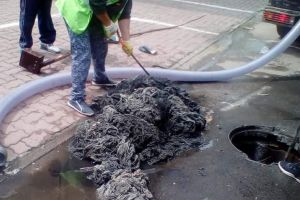 Compania de Apă Arad: Atenţie la ce aruncaţi în vasul de toaletă!