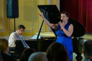 FOTO Ropote de aplauze la Biblioteca Astra – S-a încheiat Stagiunea ICon Arts