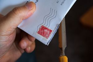 Poşta livrează pliante PSD tuturor pensionarilor. Informaţiile acestora sunt trimise către partid