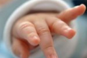 Nou-născut, rămas fără mamă din prima zi de viaţă! Ucisă din neglijenţa medicilor?