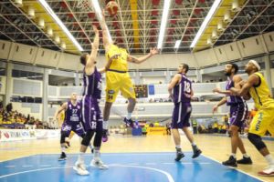 Baschet: vot deschis pentru meciul vedetelor