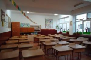 A început etapa a doua de înscriere în învăţământul primar