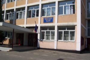 Ministerul Educaţiei a emis aviz favorabil pentru transferul imobilelor de la Liceul Oltchim către Universitatea Piteşti