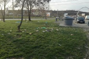 Bistriţa, plină de gunoaie încă de la intrarea în oraş (FOTO)