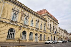 Uite bursa, nu e bursa! Studenţii de la Facultatea de Medicină din Oradea, puşi pe drumuri degeaba