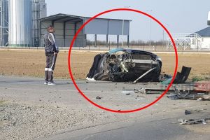 FOTO. Accident rutier în judeţ. Un şofer a ajuns cu maşina în şanţ