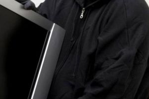 „Afacerea” unui vâlcean – A furat televizoare din apartamente închiriate la Sibiu şi le-a vândut