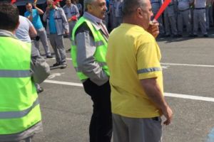 A doua zi consecutivă cu PROTESTE la DACIA! Vuvuzelele sună ca la BALAMUC!