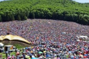 O sută de mii de oameni s-au înscris pentru vizita Papei la Șumuleu
