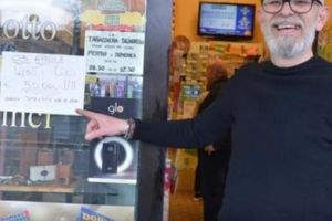 Un român din Italia a cumpărat un loz în plic cu 10 euro şi a avut norocul vieţii lui. Cât a câştigat