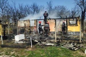 Un grajd de animale din Budeşti s-a făcut scrum. Animalele au fost salvate