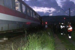 Contrabanda cu tigari aruncate din tren, in Prahova. Un cetatean strain, 