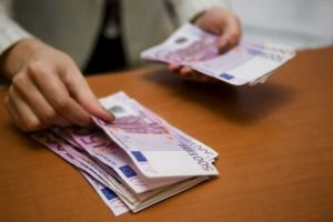 Credite cu acte false, in Prahova. 9 persoane, cercetate penal