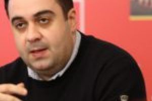 Miniştrii Cuc şi Daea n-au fost lăsaţi să dea în gropi!