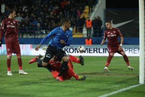 Victorie mare. La un pas de finala!: FC Viitorul a dat lovitura la Craiova, in turul semifinalelor Cupei Romaniei