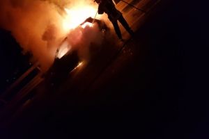 FOTO Masină în flăcări pe autostradă, între Sălişte şi Sebeş