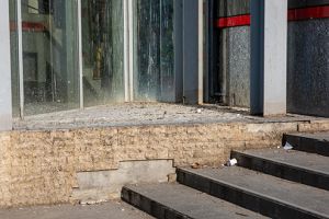 Deva: Excremente din belşug, în „buricul târgului”