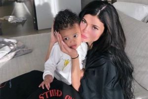 Fiica lui Kylie Jenner are geantă de 17.000 euro la vârsta de un an
