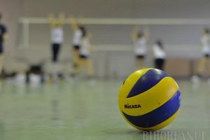 Voleibalistele de la CSU Oradea îşi încep turneul de promovare de la Târgu Mureş prin confruntarea cu FC Argeş