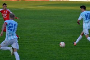 Fruntaşele şi codaşele între ele în Liga IV