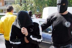 Piteşteni ARESTAŢI după ce au furat cartofi, murături şi fasole!