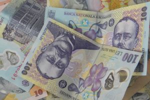 Nu eşti de acord cu modul în care se cheltuie BANII PUBLICI în Arad? Ce poţi face dacă ai NEMULȚUMIRI sau PROPUNERI