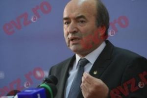 Tudorel Toader, săpat din interior? Trădarea la care nu se aştepta ministrul Justiţiei